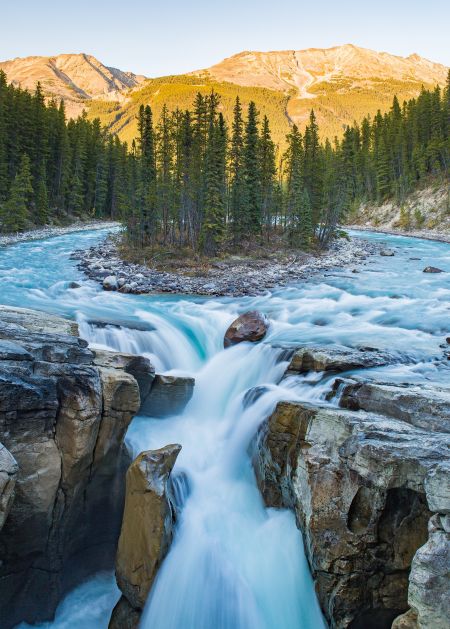 Sunwapta-Falls.jpg